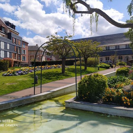 Bel appartement à Honfleur Esterno foto