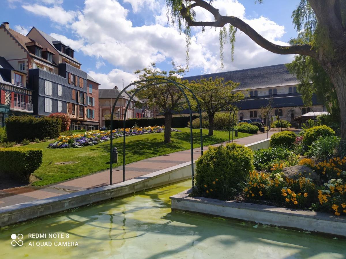 Bel appartement à Honfleur Esterno foto