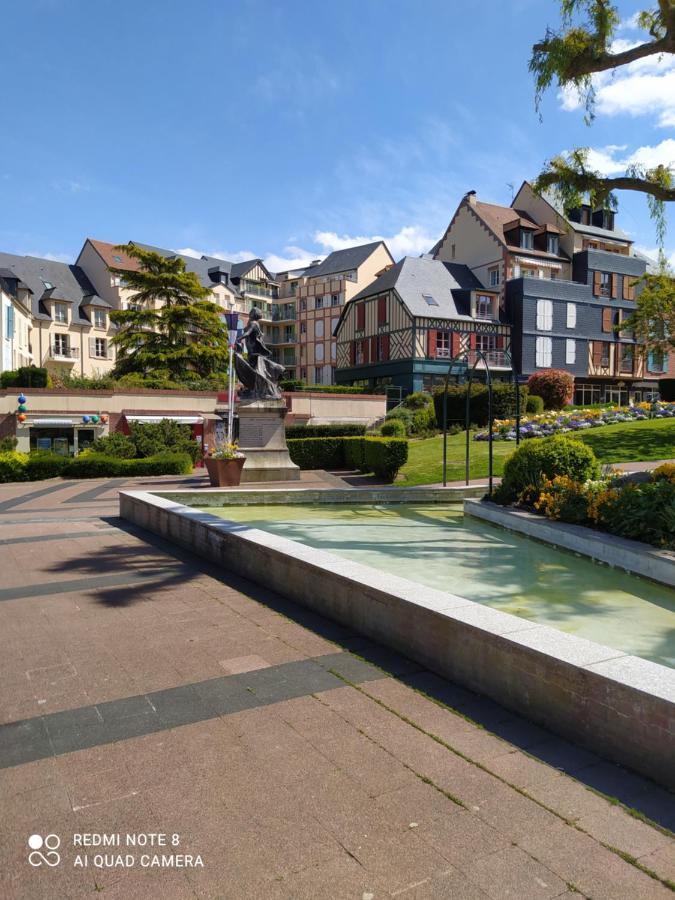 Bel appartement à Honfleur Esterno foto
